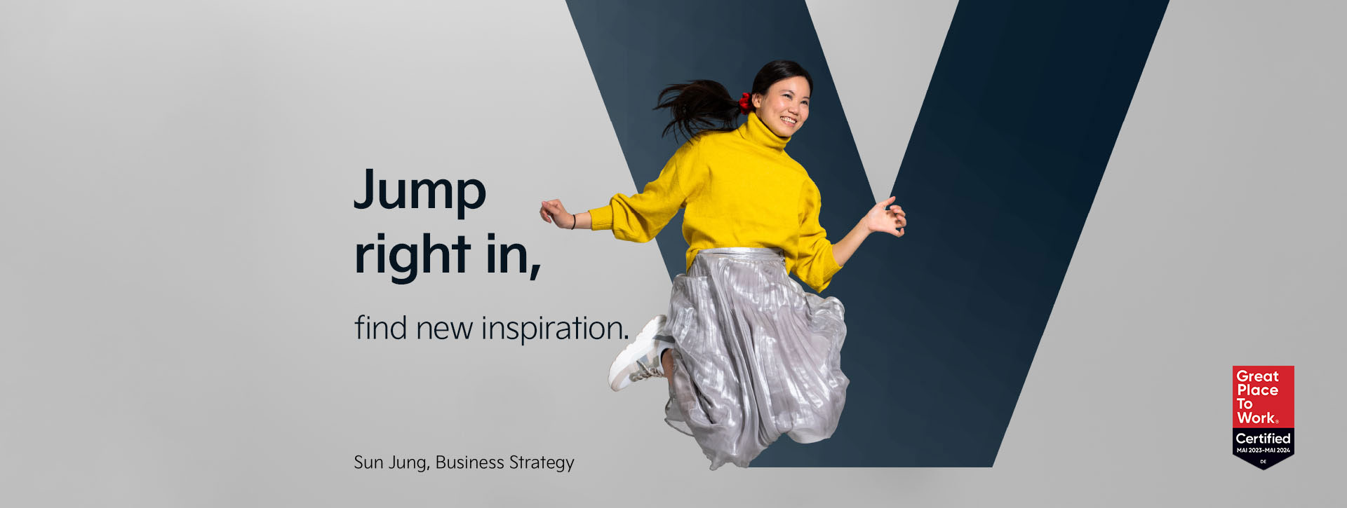 Sun del dipartimento Business Strategy sta saltando davanti alla lettera "V". Accanto troviamo lo slogan: "Jump right in - find new inspiration"..