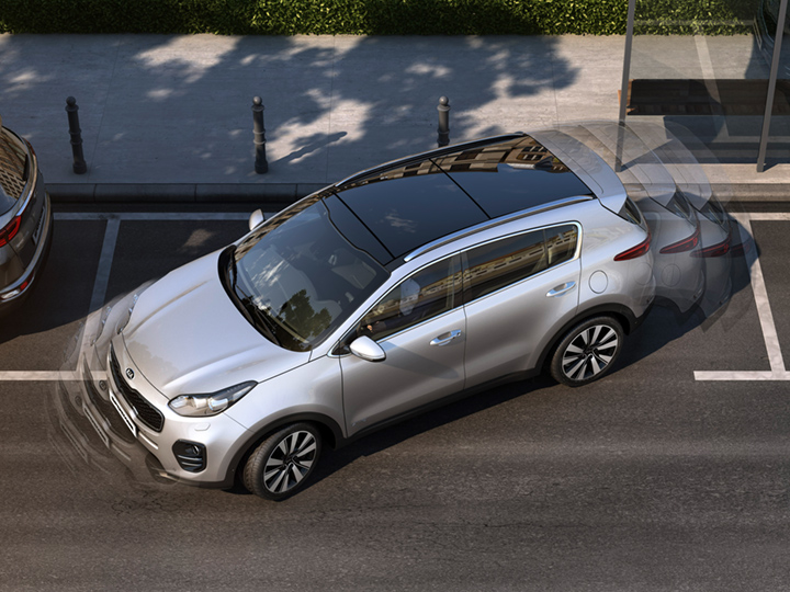 Een Kia Sportage geparkeerd met het Smart Parking Assist System (SPAS)