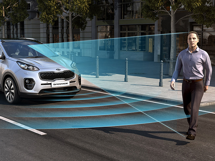  Autonomous Emergency Braking wordt geactiveerd als de bestuurder niet remt en er zich iemand voor de wagen bevindt