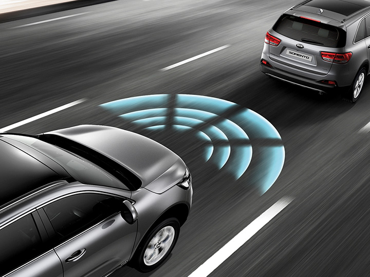 De Advanced Smart Cruise Control helpt de bestuurder voldoende afstand te bewaren tot zijn voorligger