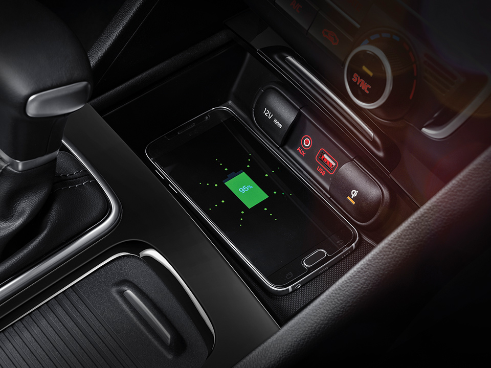 Kia Optima Sportswagon Plug-in Hybrid - Wireless Phone Charging
